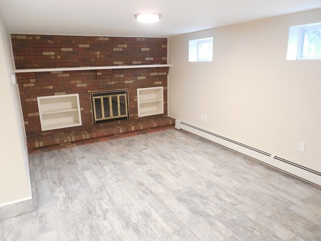 Building Photo - 166 Totten Pond Rd