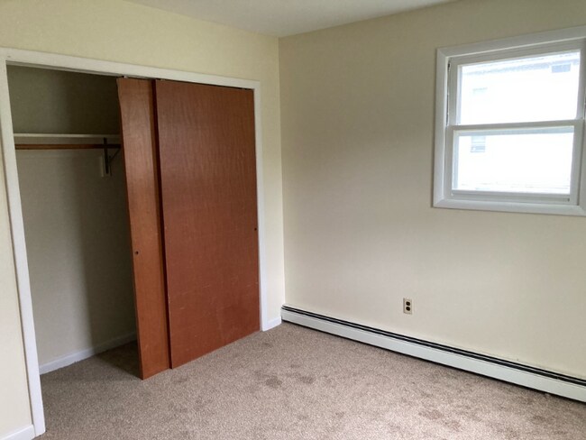 Building Photo - 154 Colchester Rd