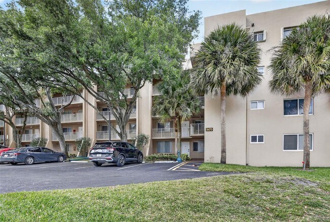 Building Photo - 9470 Tangerine Pl
