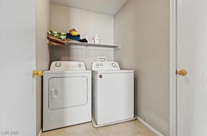 Building Photo - 3023 Sunrise Bay Ave