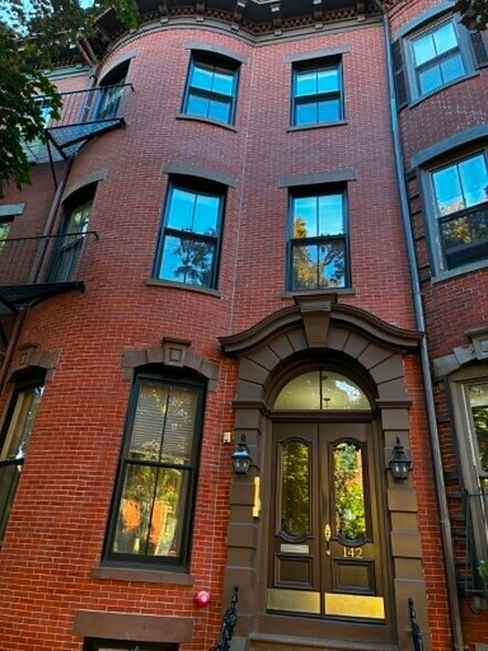 Building Photo - 142 W Concord St