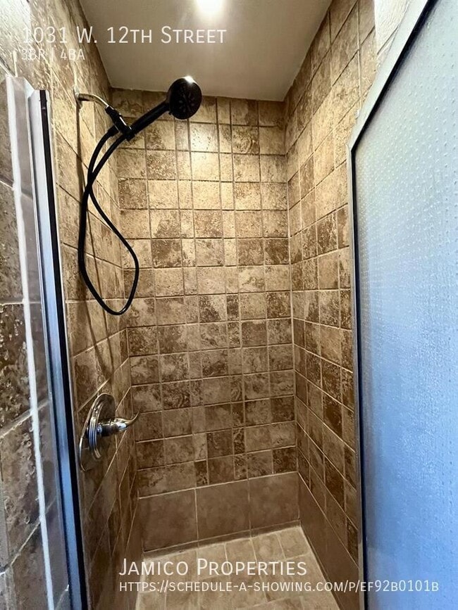 Building Photo - 1031 W 12th St