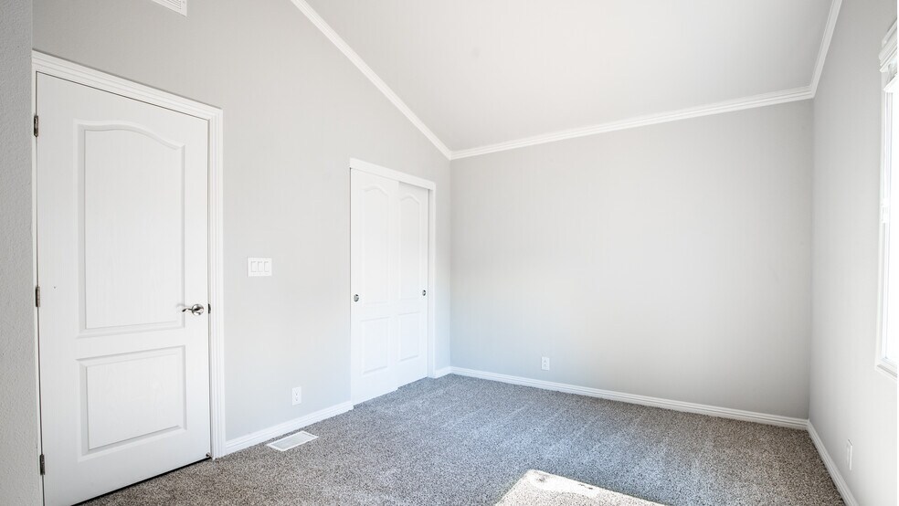 Building Photo - 408 Springvalley Dr