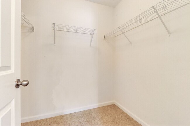 Building Photo - 3 Bed, 2. 5 Bath Like New Townhome in Richmond Hill