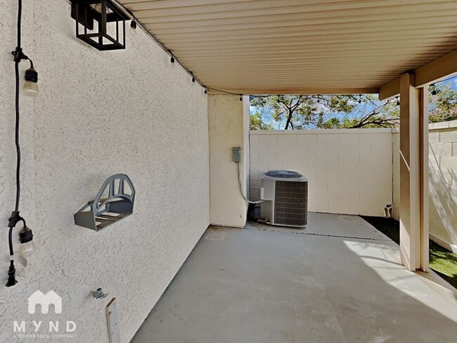 Building Photo - 8042 Laurena Ave