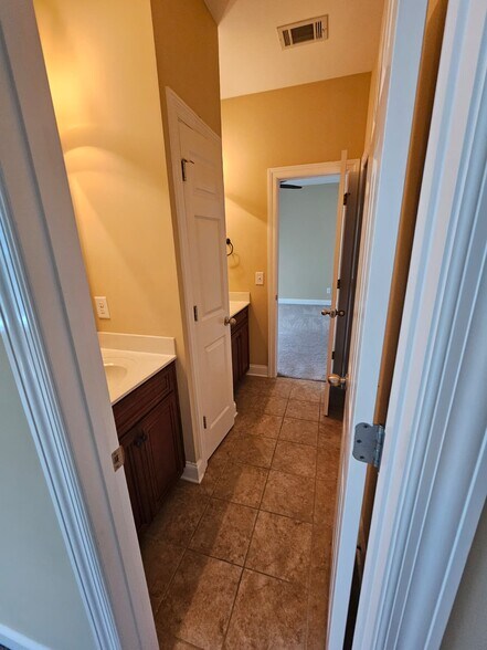 Building Photo - 1530 Bledsoe Ln