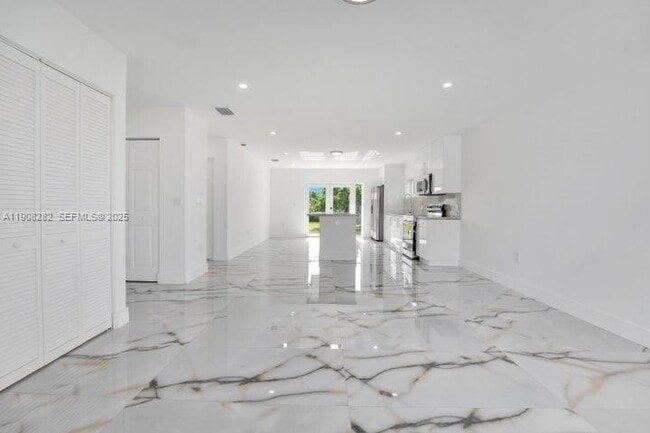 Building Photo - 16315 SW 107th Ave