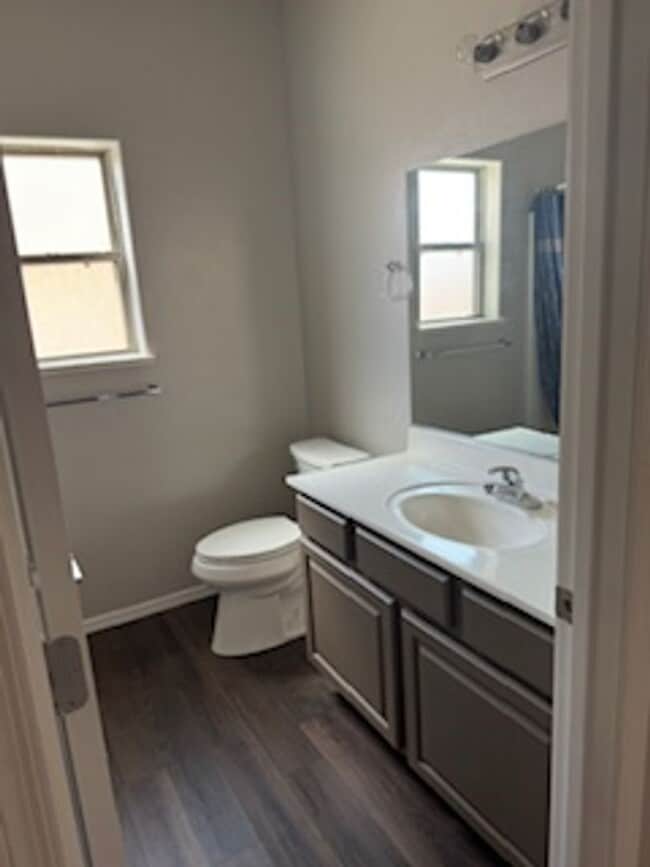 Building Photo - Charming 3 Bedroom 2 Bathroom With Den Hom...