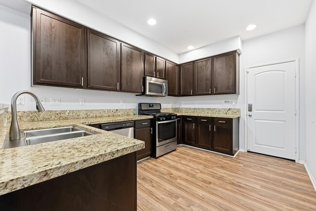 Building Photo - 1460 Mockingbird Ct