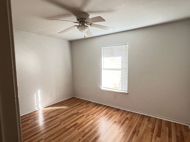 Building Photo - 2704 Alma Dr