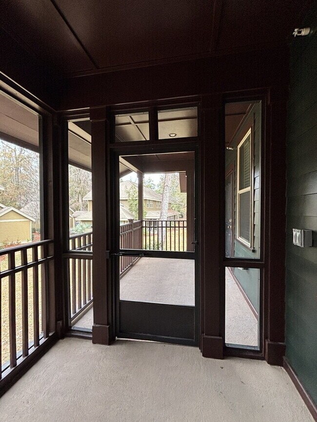 Building Photo - 5565 Colonial Chatsworth Cir