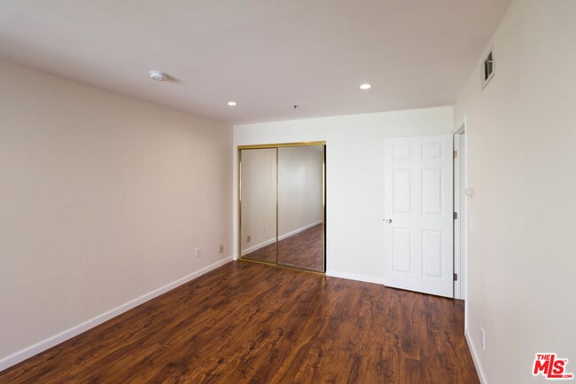 Building Photo - 301 W Loraine St