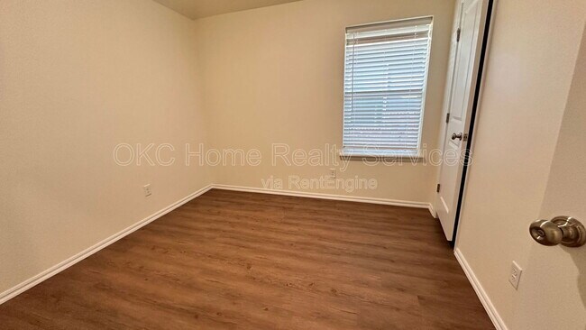 Building Photo - 11419 N University Ave