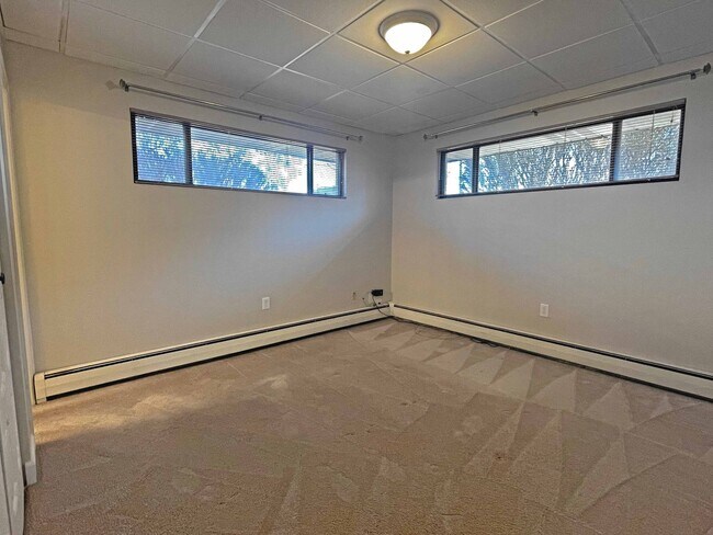 Building Photo - Three bedroom, two full bathrooms house in Enola