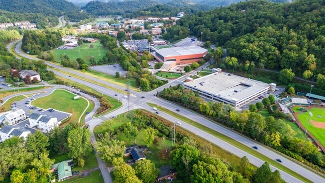 Building Photo - 2 bedroom 1 bath basement apartment with washer and dryer in Forest Hills, Cullowhee NC available...