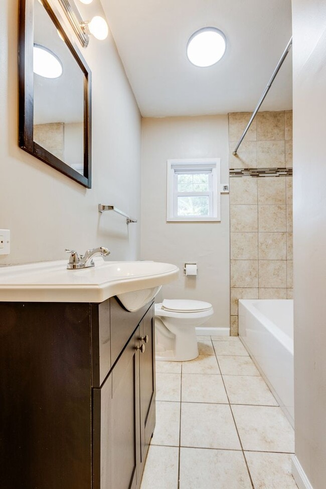 Building Photo - 2318 Leticoe St