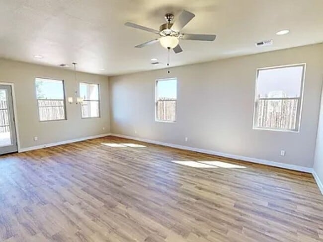 Building Photo - Beautiful Views