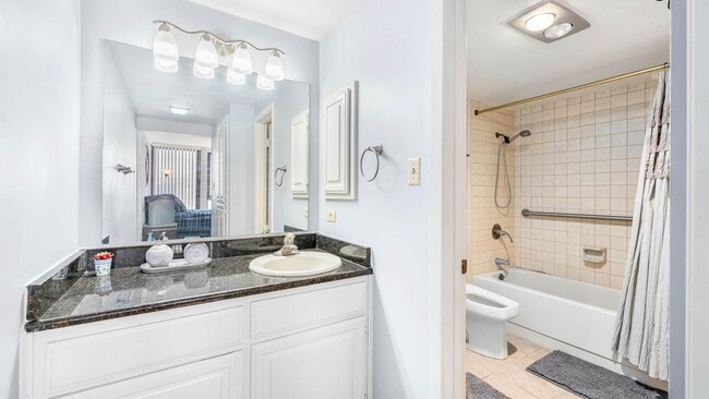 Building Photo - 7701 Wurzbach Rd