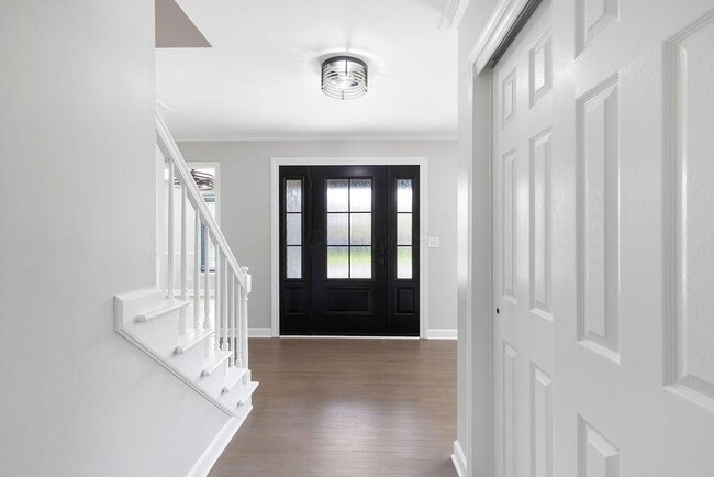 Building Photo - 554 Pointview Dr