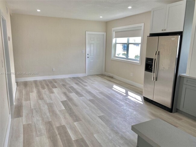 Building Photo - 1147 NE 113th St