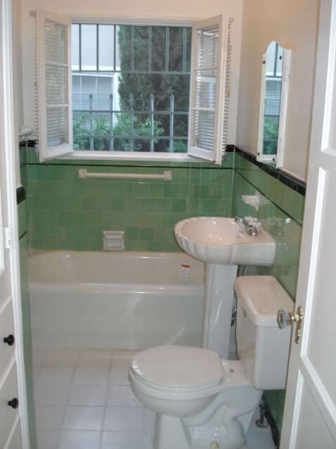 Bathroom - Deep Tub - 1133 Wooster S St