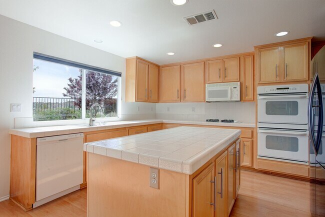 Building Photo - Beautiful 5 Bedroom Home (1 Downstairs) with VIEWS