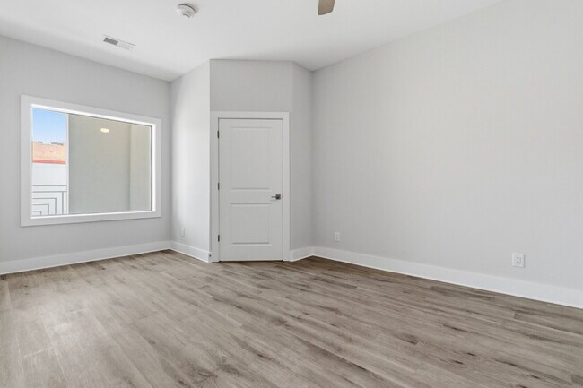 Building Photo - Downtown Gastonia Condo