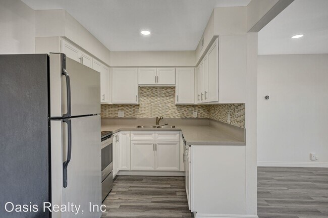 Building Photo - 1 br, 1 bath House - 605 S. Royal Crest Ci...