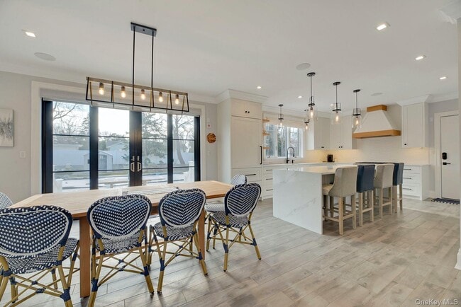 Building Photo - 165 Marine Pl