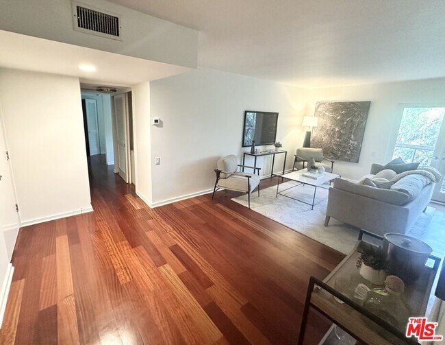 Building Photo - 330 S Barrington Ave