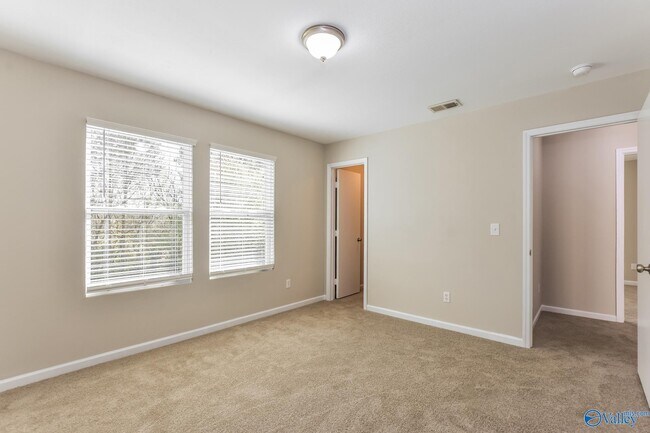 Building Photo - 138 Whitestone Dr NE