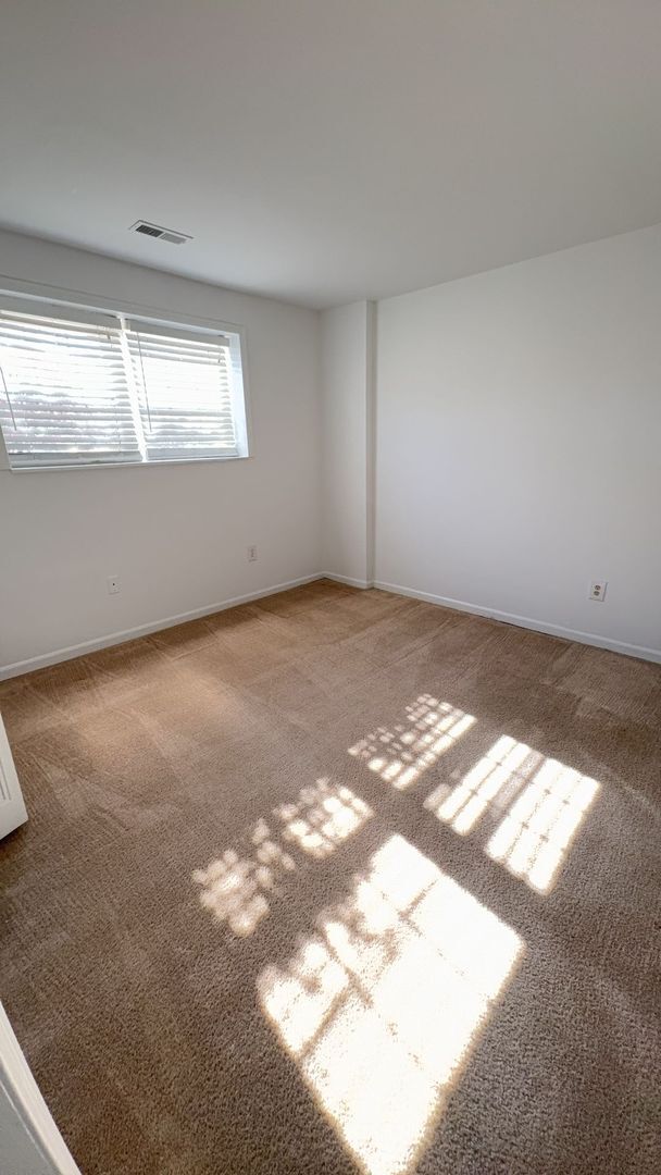 Building Photo - Three Bedroom Townhouse in Alexandria Near Ft Belvoir