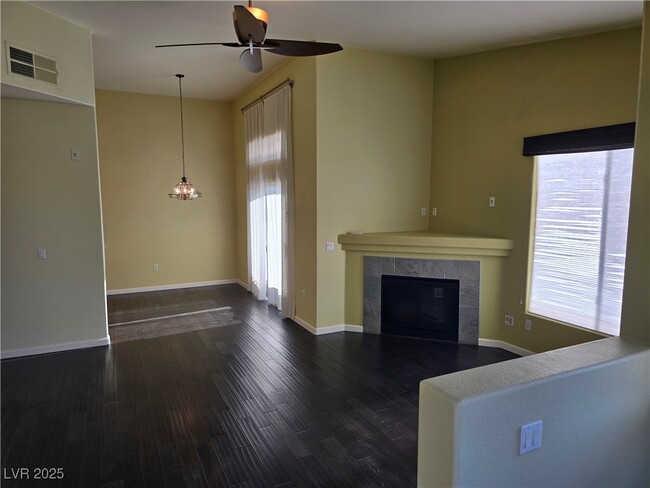 Building Photo - 2305 W Horizon Ridge Pkwy