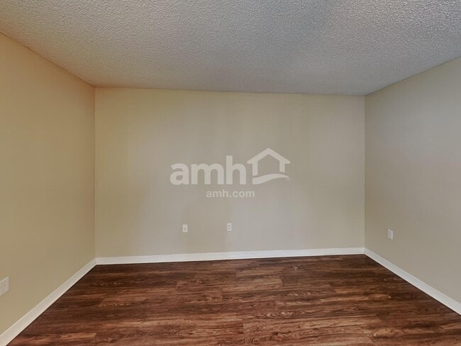 Building Photo - 3275 Hunters Chase Loop