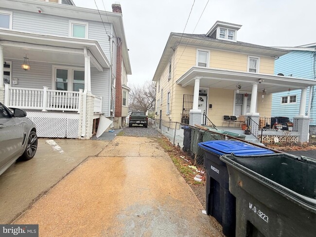 Building Photo - 3119 South Dakota Ave NE