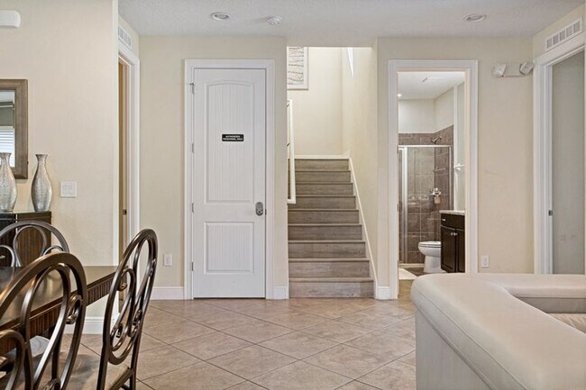 Building Photo - 551 Lasso Dr