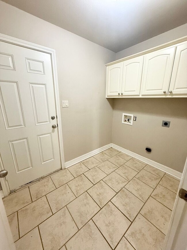 Building Photo - 4 bedroom near South Tyler!