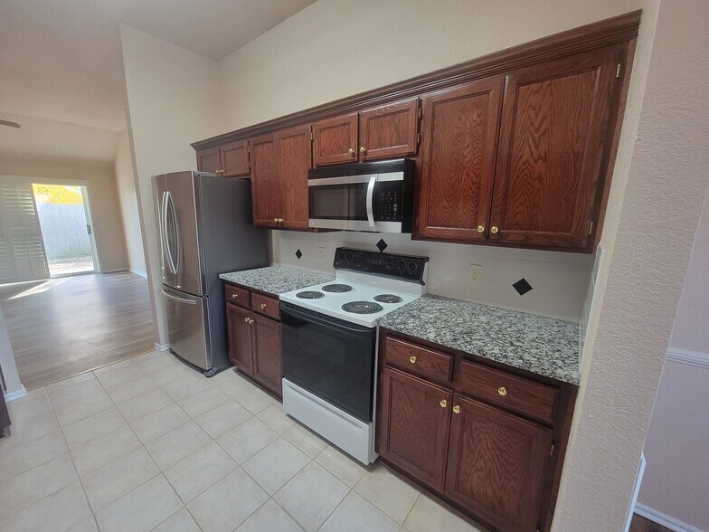 Building Photo - 4608 Midway Dr