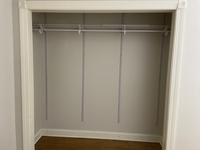 Building Photo - 611 Suite B