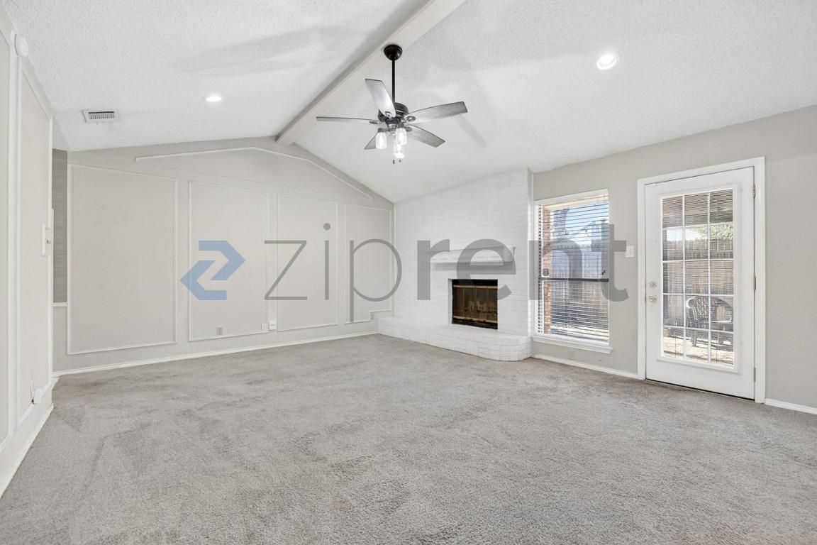 Building Photo - 6100 Paradise Dr