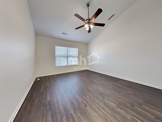 Building Photo - 136 Marinella Dr