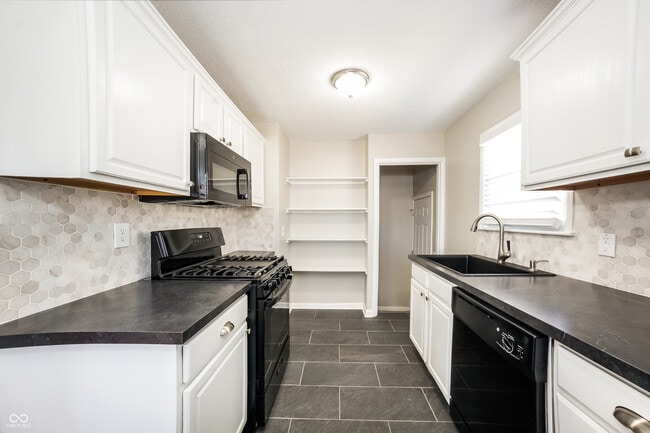 Building Photo - 6667 E 17th St