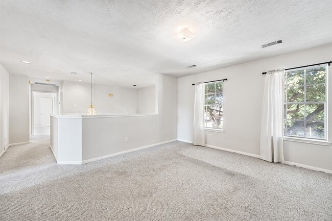 Building Photo - 17103 Canterbury Green Ct