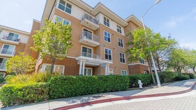 Building Photo - 301 Crescent Ct