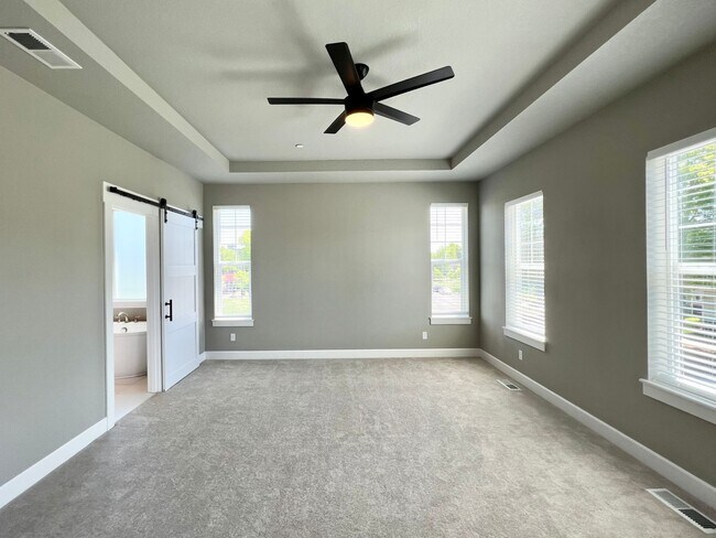 Building Photo - Luxury and Convenience Awaits in this Stunning 3 Bedroom, 2.5 Bathroom House with Abundant Parkin...
