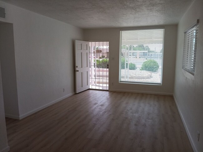 Building Photo - Cozy 4-bedroom, 2-bathroom home! Showings ...