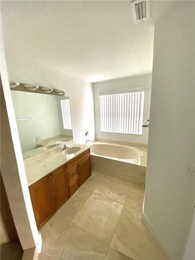 Building Photo - 11135 NW 46th Dr