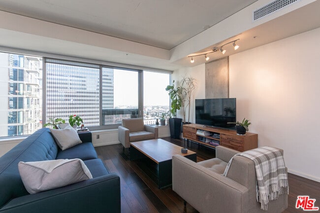 Building Photo - 1155 S Grand Ave