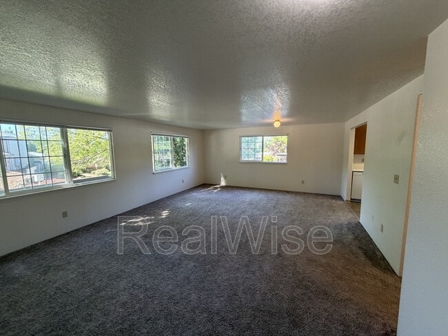 Building Photo - 2141 NW North Hill Dr