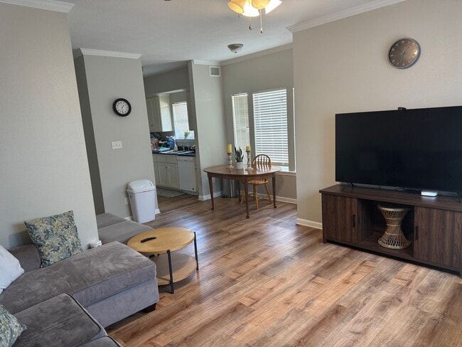 Building Photo - MARCH MOVE IN!!!  3 bedroom 3 Bathroom Duplex Next Door to Blinn!